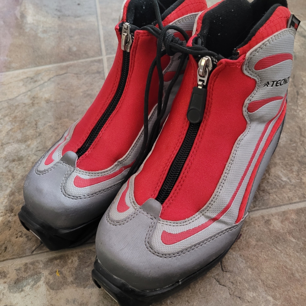 Techno Cross Country Ski Boots Size 5 Or 35